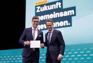 Merz und Linnemann zeichnen CDU-Friesoythe für innovative Parteiarbeit aus